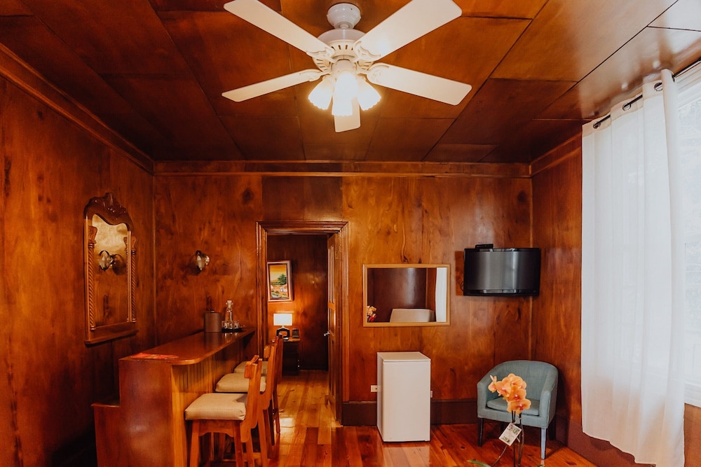 Dunn Inn - Property Image 113