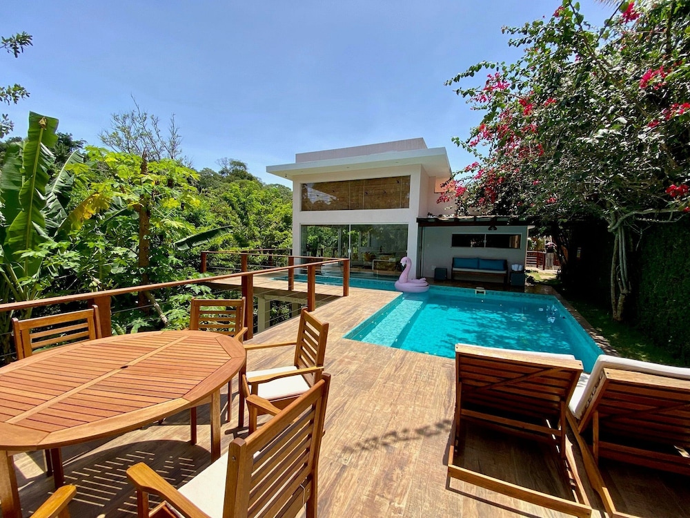 Casa c/ Piscina Privativa, 3 Suítes Sala integrada