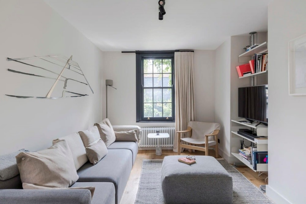 Stylish Georgian Townhouse w Sun Terrace Garden