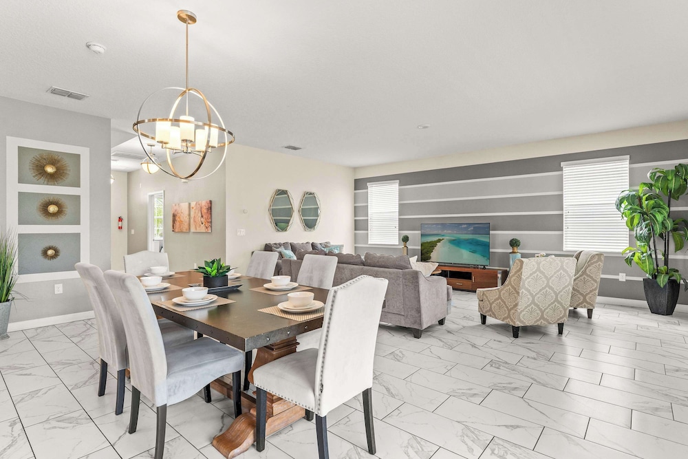 Resort Vibes At Championsgate - Home for 14 With Private Lanai - Image 5