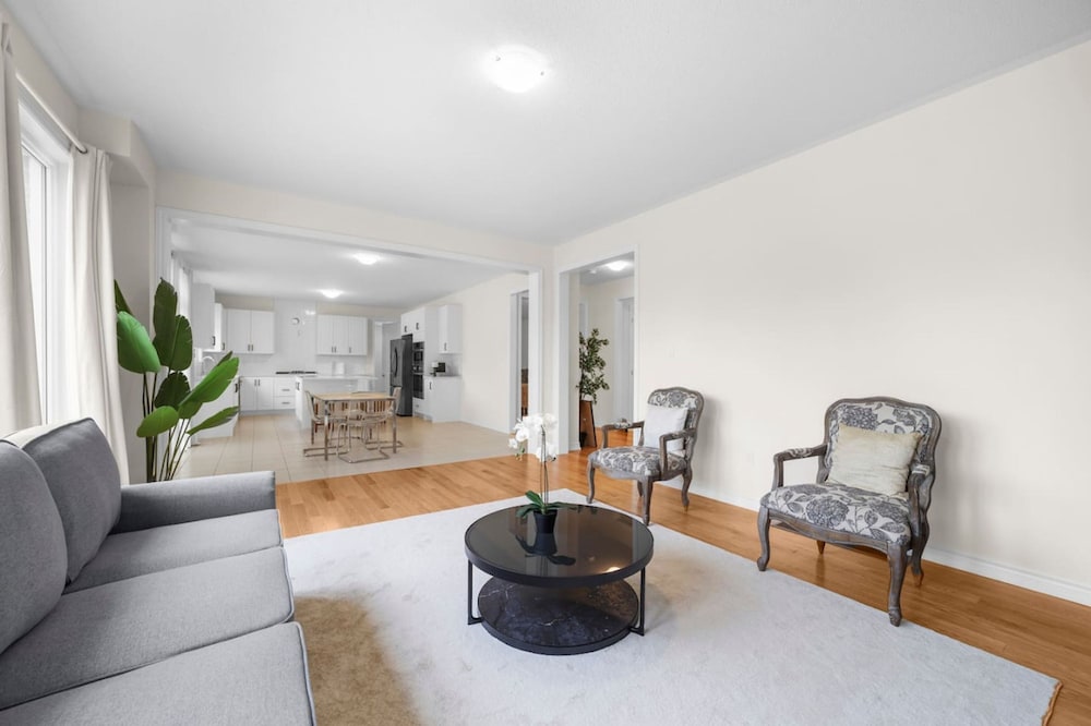 Prime Peterborough 5BR Newly Renovated Home