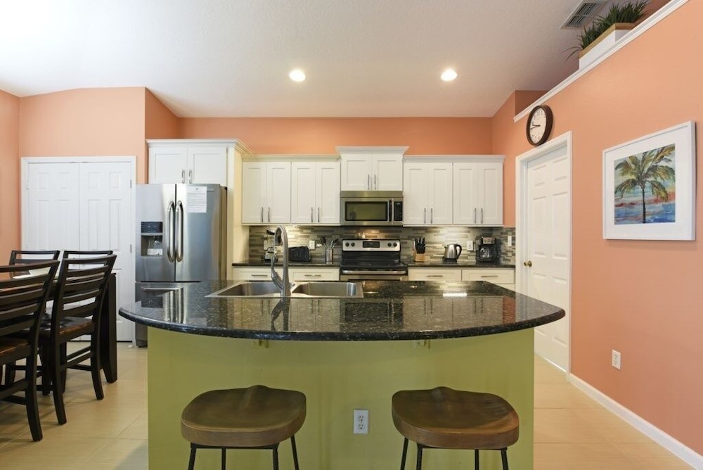 Spacious 4br Villa W/ Pool & Games Room, 3 Miles From Disney 4 Bedroom Villa