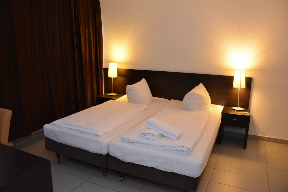 Frankfurt Vacations - Mosel Hotel Frankfurt - Property Image 24