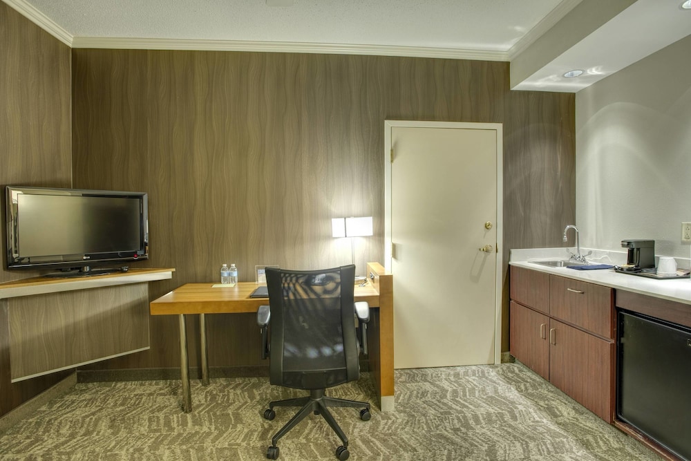 Lawrence Vacations - Springhill Suites by Marriott Lawrence - Property Image 46
