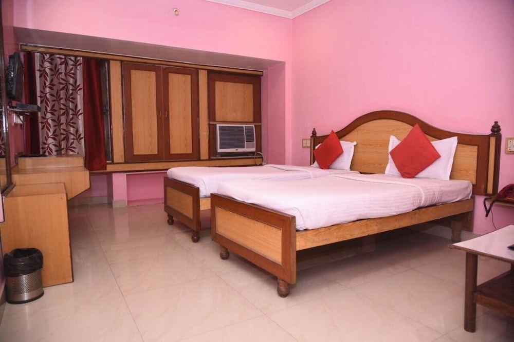 Goroomgo Sharda Regency Raipur view 3