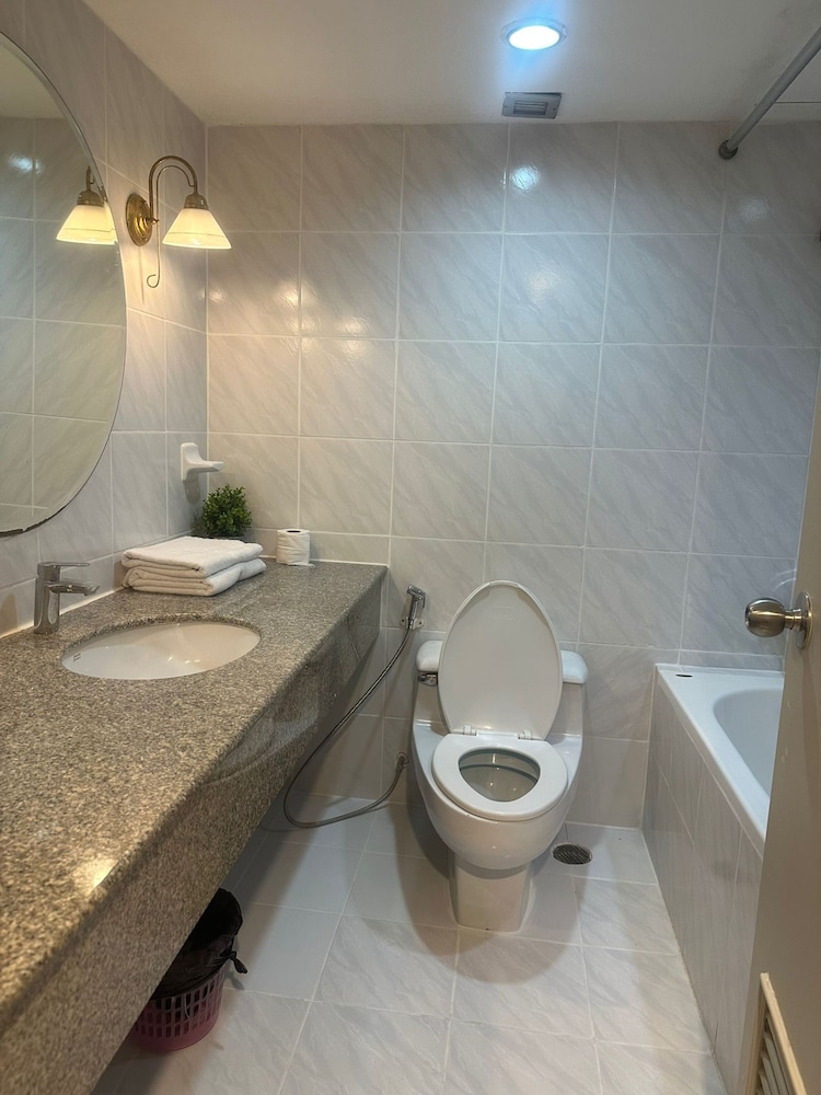 Omni Tower Sukhumvit Nana - Direct
