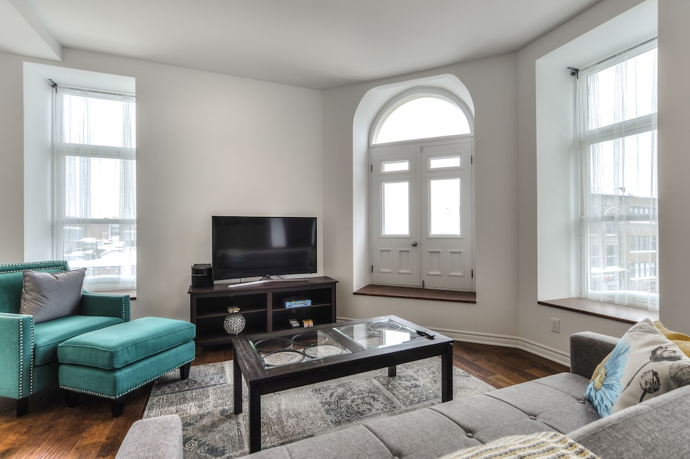 St Laurent Apartments