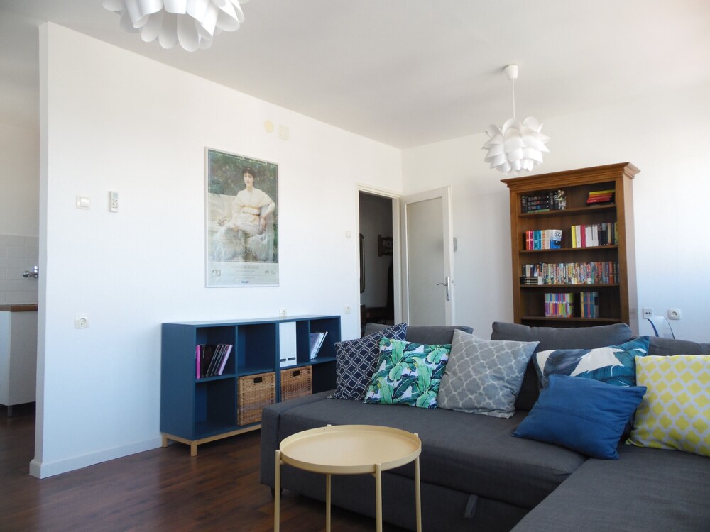 Comfortable apartment with great city and sea view