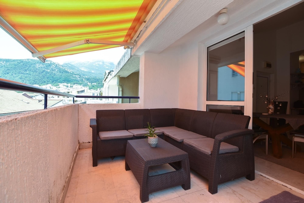 Sea View Flat w Balcony 10 min to Budva Beach view 2
