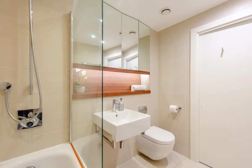 2BD Flat Overlooking the River Thames! - Greenwich