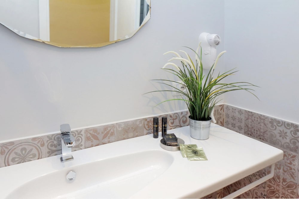 Rm-h501-pale6h3 Monti Apartments - M12