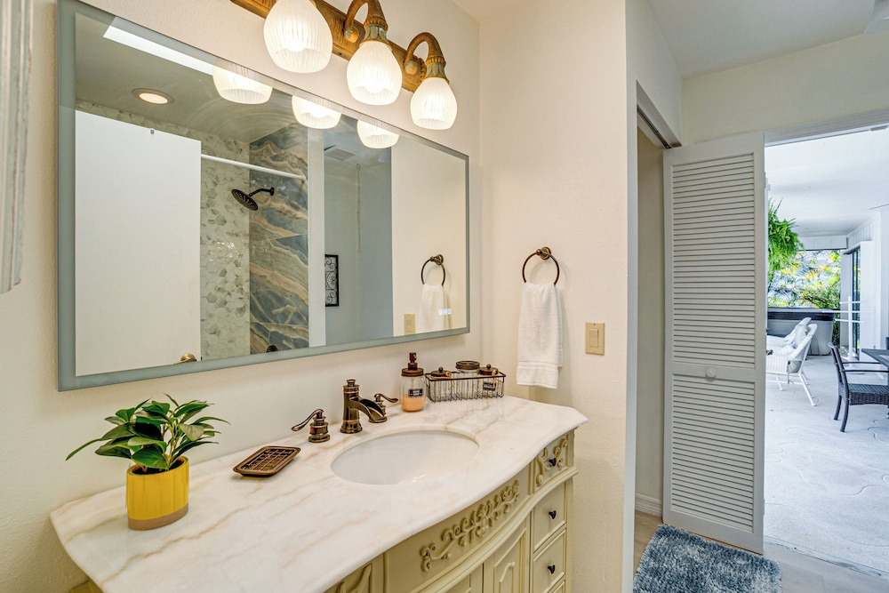 Pool, BBQ & More: Sleek Home in Port Charlotte!