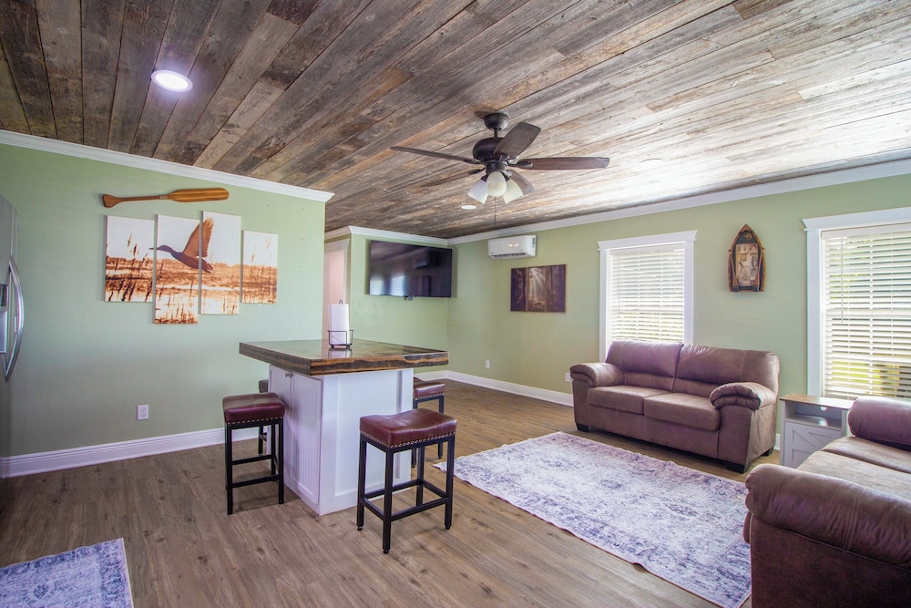 Private Dock: Des Allemands Cabin on the Bayou!