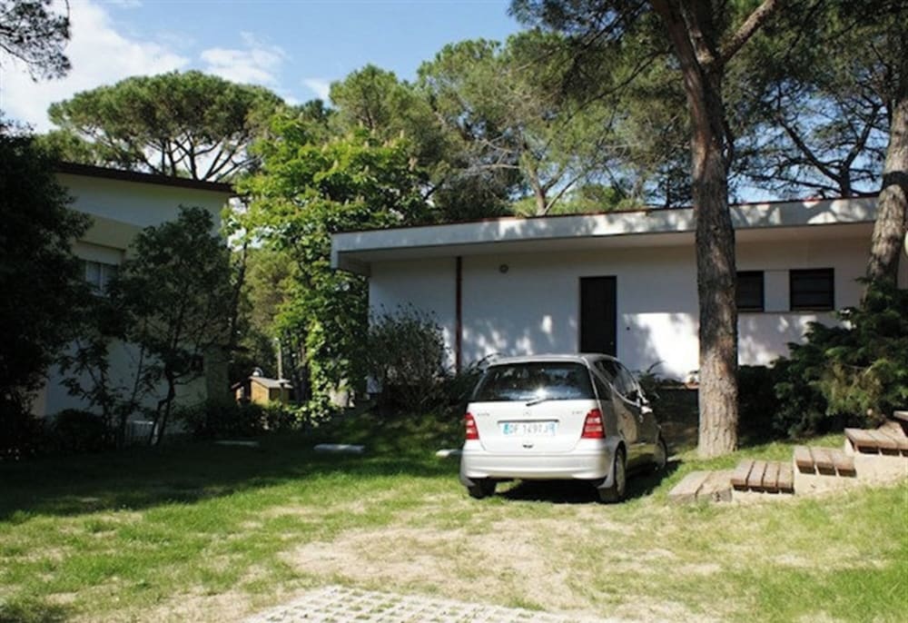 Functional Flat With Balcony for 7 Guests in Lignano Sabbiadoro