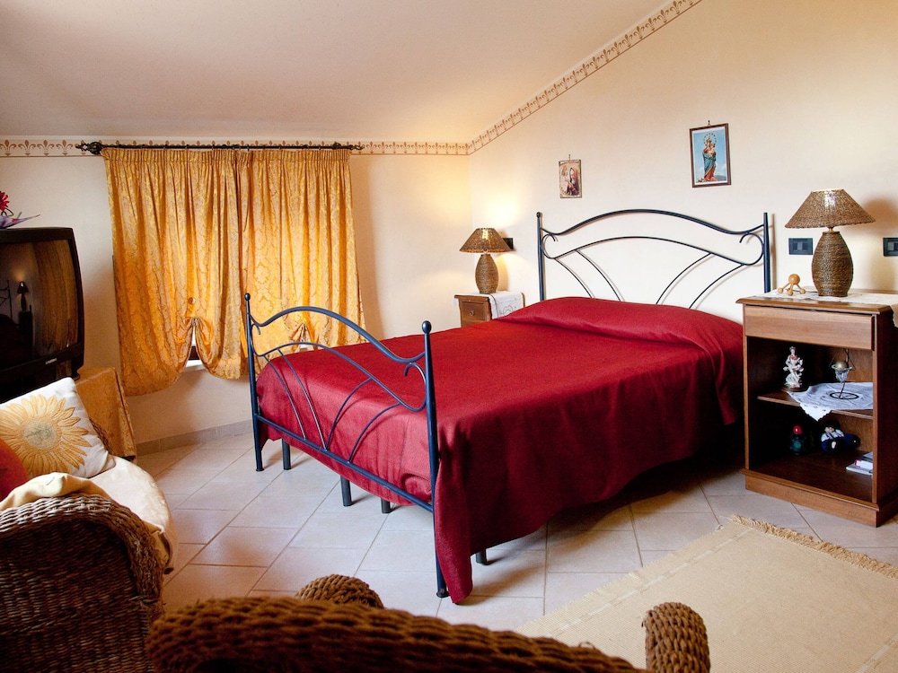 Villa in Alia With Pool & Olive Views view 5