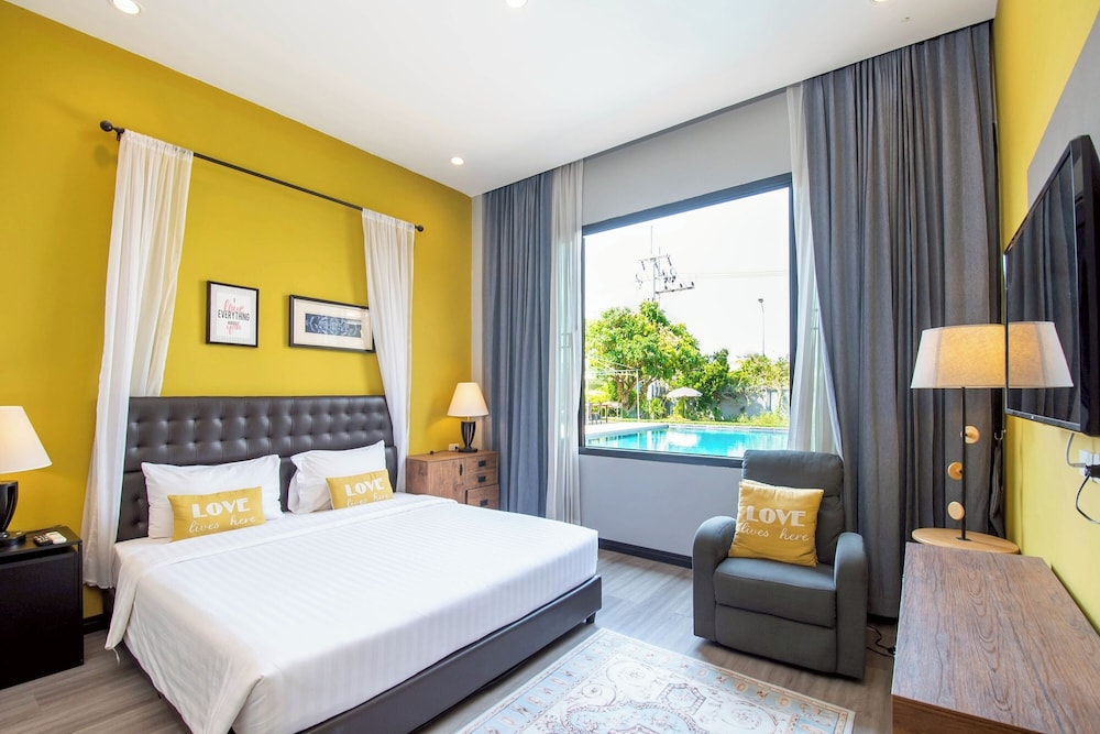 Penny - Farthing Pool Villa