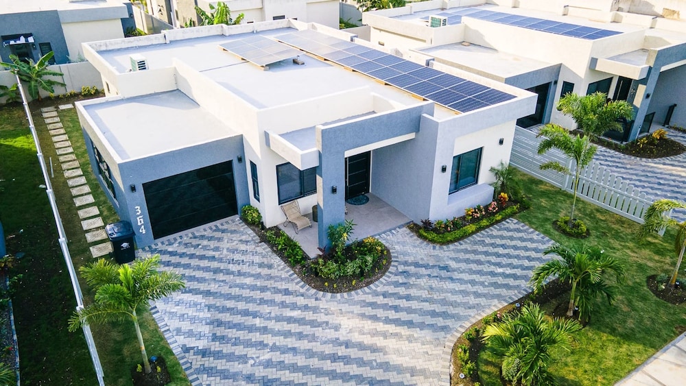 Sun-soaked Paradisiac Escape 3BR Private Beach Pool