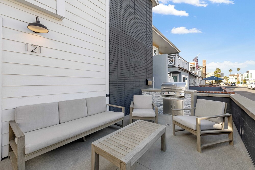 Coastal-chic Newport Stay Steps to the Beach, Dining & Boardwalk Optional Add-on Unit