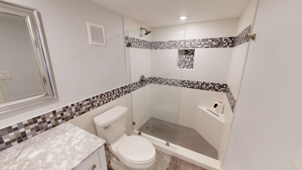 Dolphin Point 604c 2 Bedroom Condo
