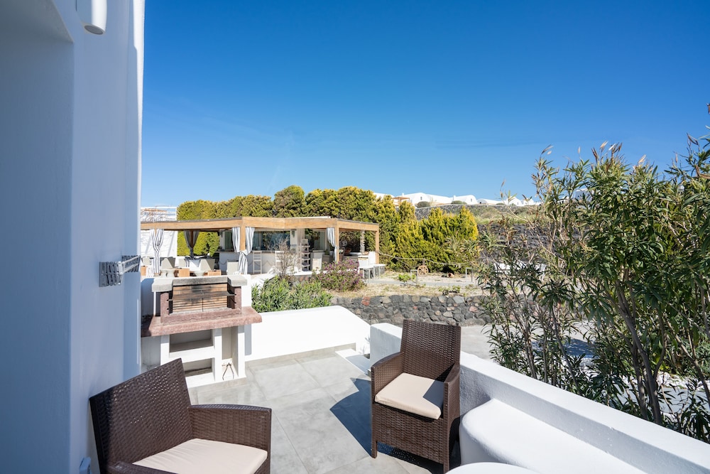 Oia Sunset Villas