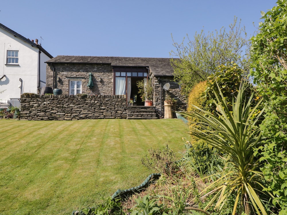 Topiary Cottage view 2