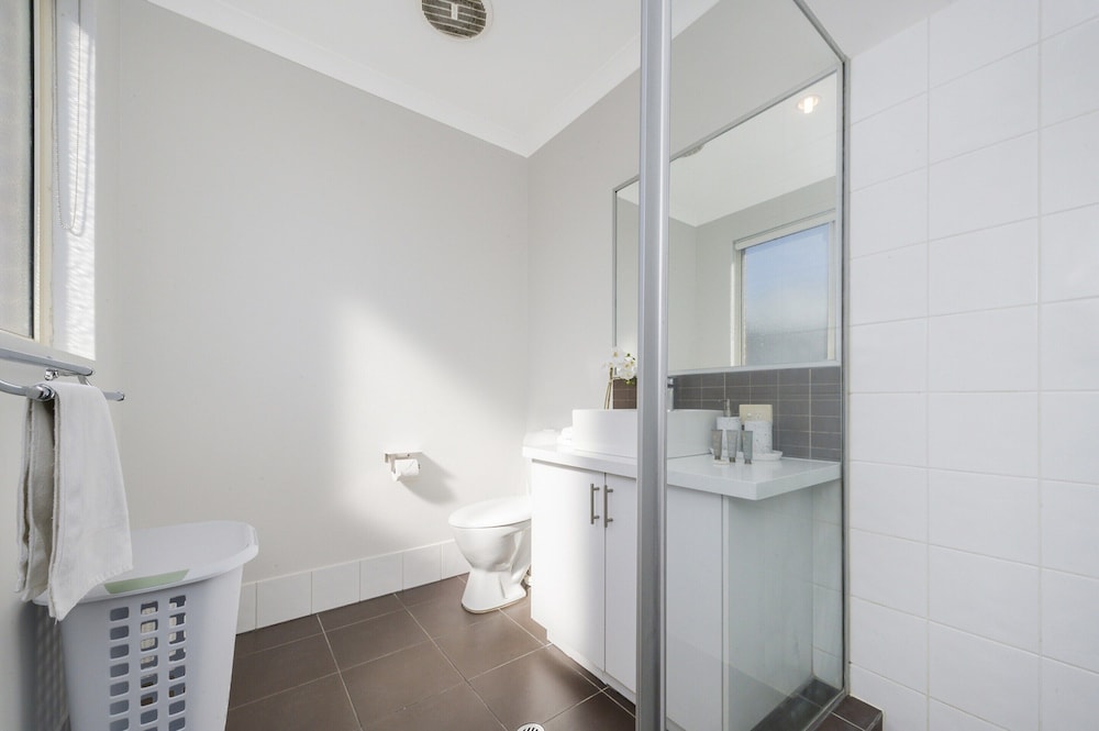 Stylish 3-bed Townhouse With Courtyard & BBQ