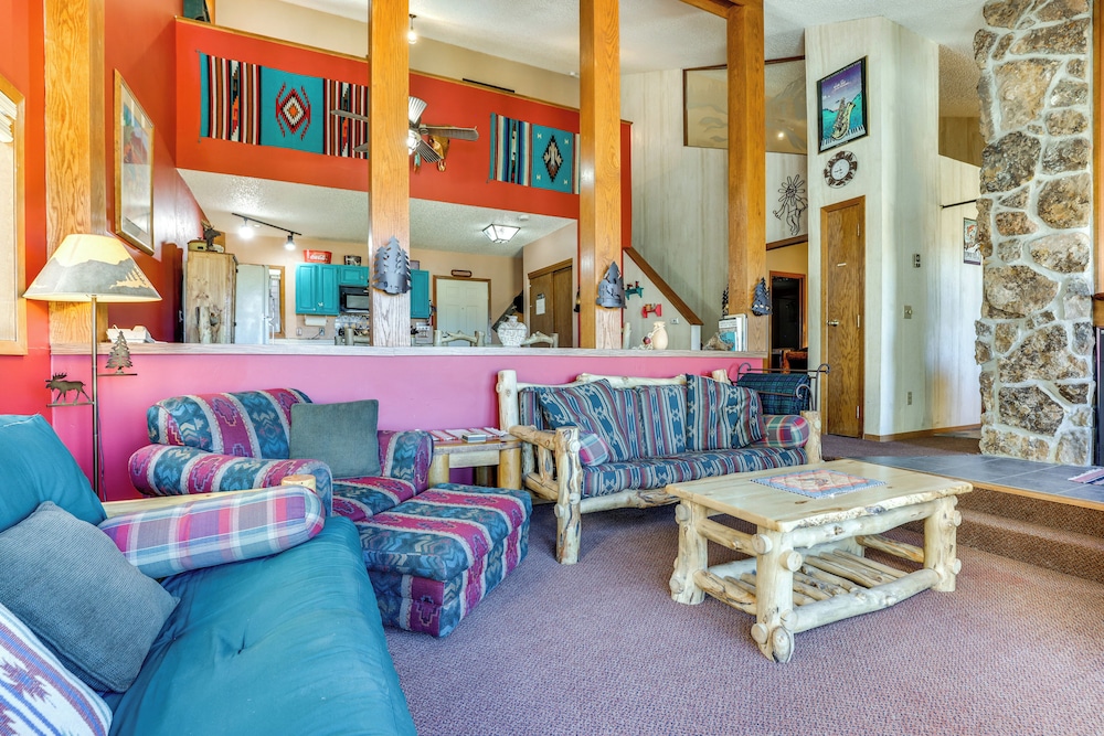 Walk to Ski Lift & Hiking: Granby Ranch Condo!
