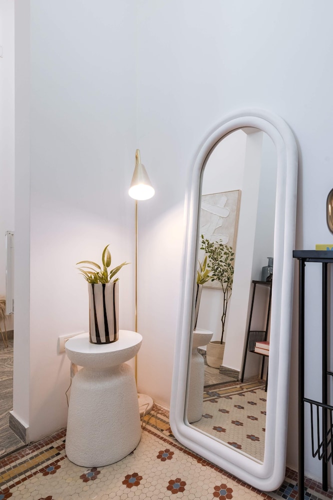 Calea 3BR Victoriei Stunner - Two Living Rooms - Balconies on the Avenue