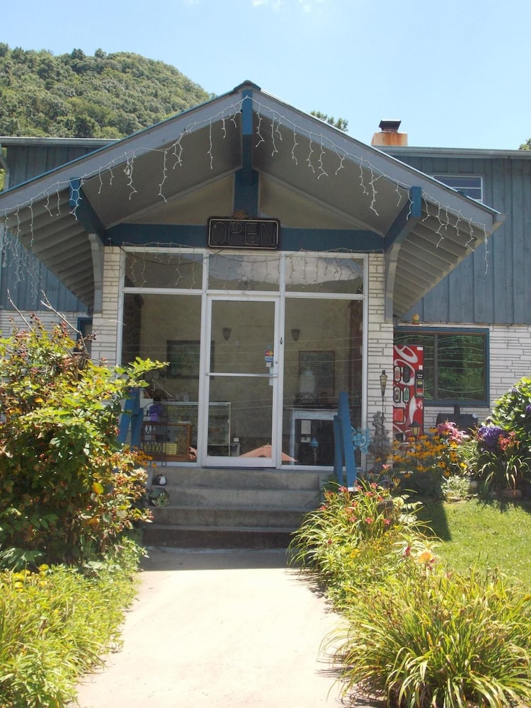 Clarketon Motel
