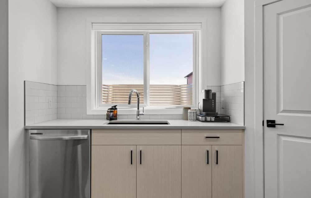 Livingston Way No Service Fees Kitchen