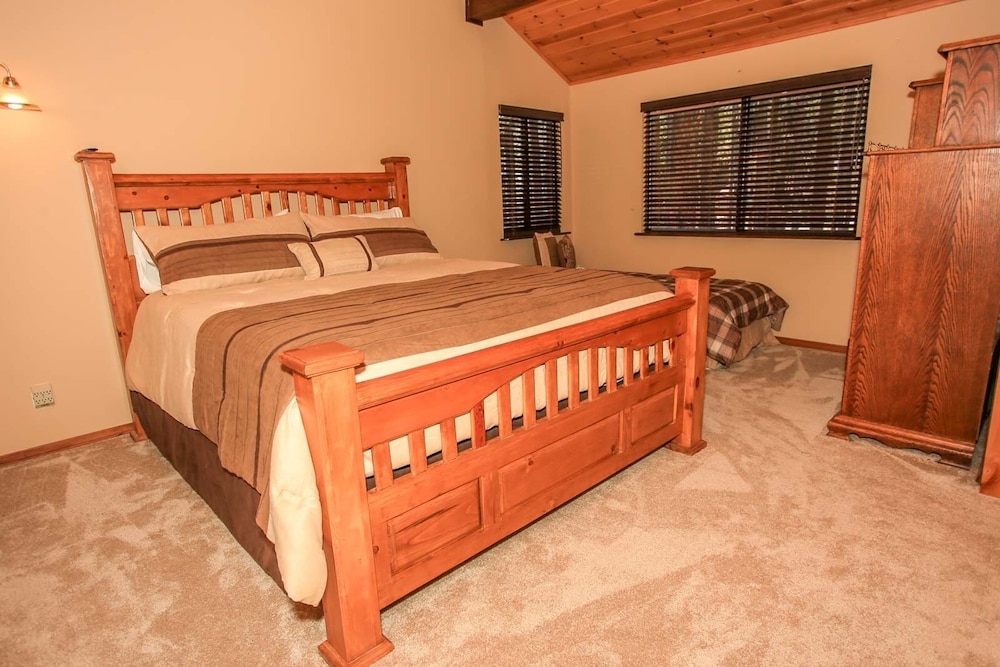 The Lodge At Snow Summit 6 Bedroom Residence by RedAwning