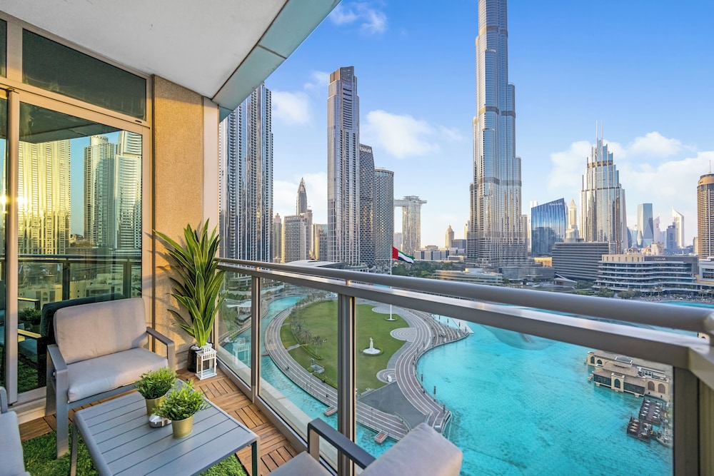Durrani Homes - Lumina Grand 3BR with Burj khalifa and Fountain Views