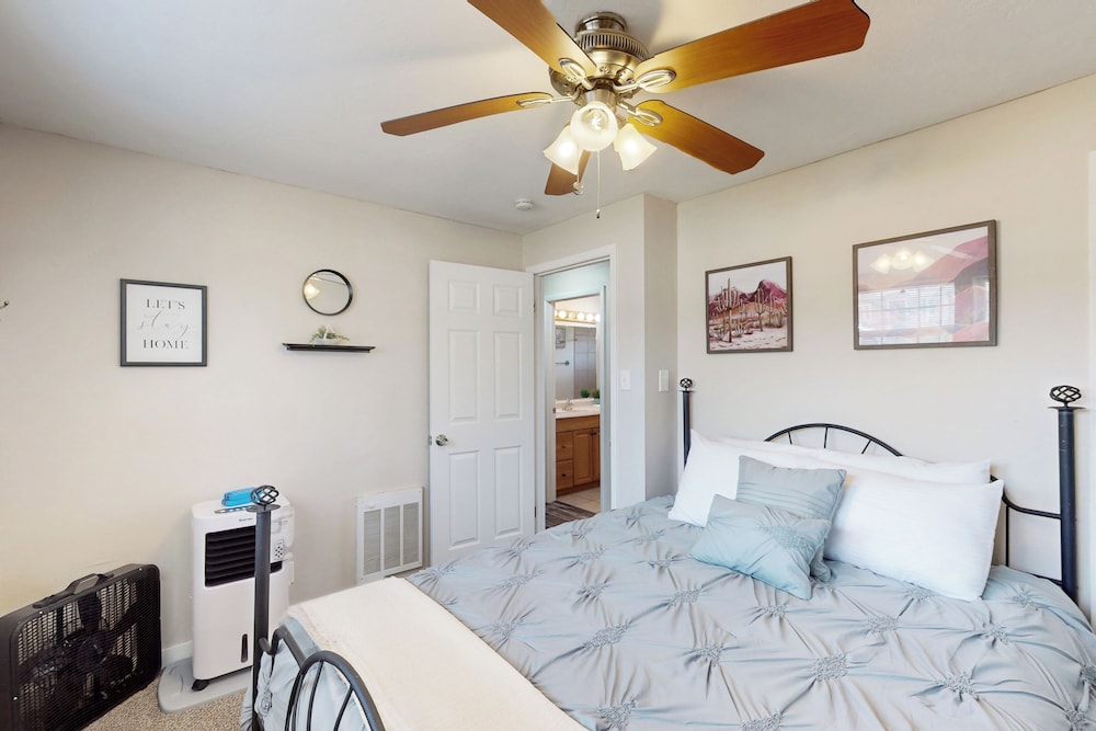 4BR Home w/ W & D, Private Backyard