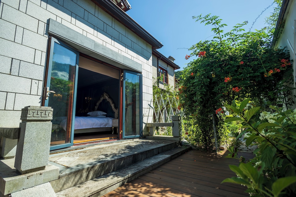 Jingdezhen Homestay Outside the Window