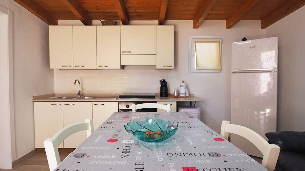 Villa Ulivo Sleeps 7 Garden Close to the sea