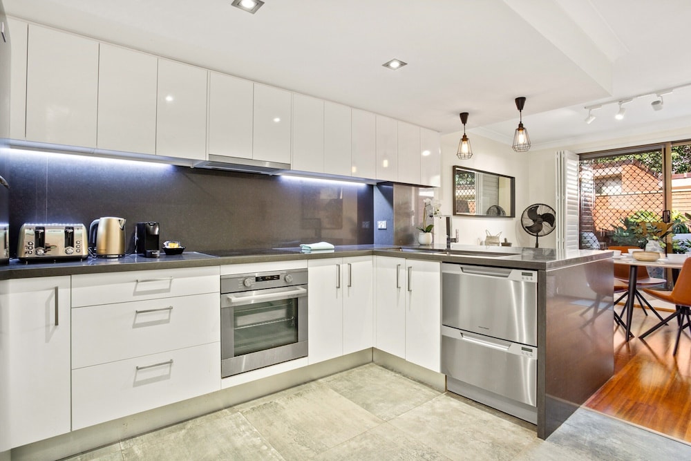 Elegantly Modern 2-bed In The Heart of Chippendale