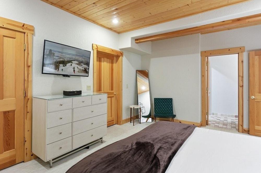 301 - Three Bedroom with Spa Bristlecone 3 Condo