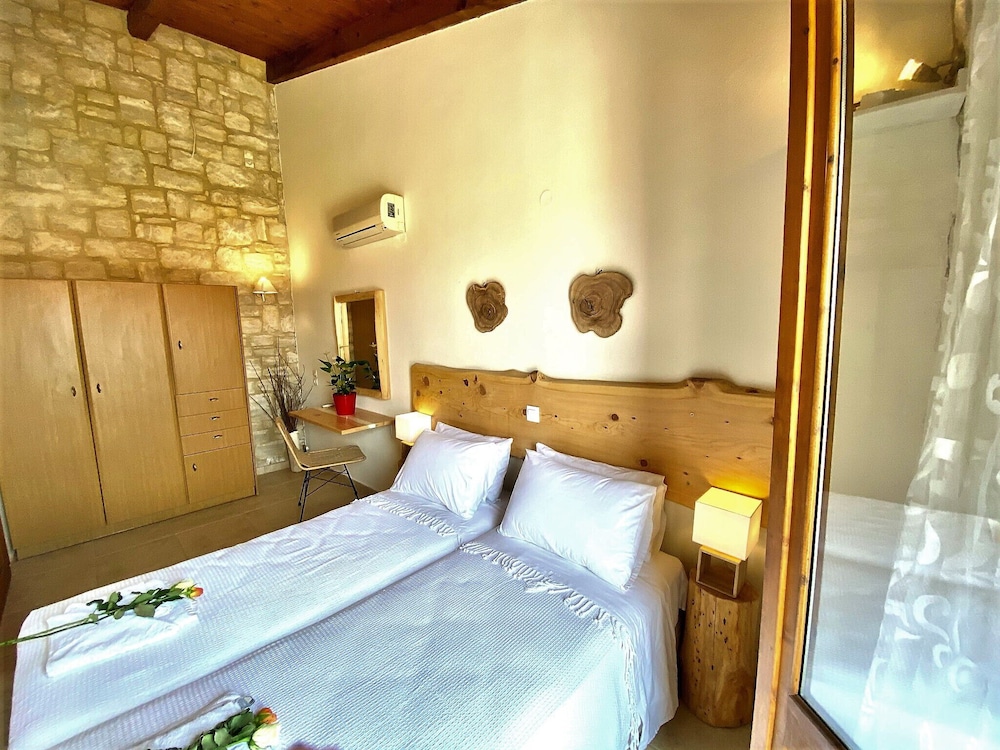 Eros Villa