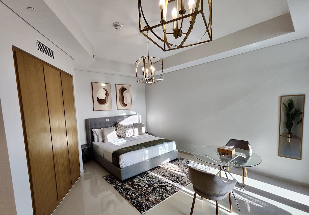 Lux BnB Aykon Tower Skyline Views