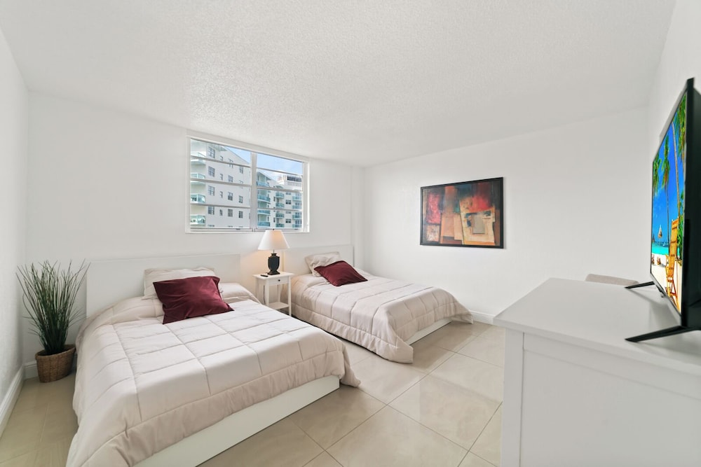 Ocean Peace of Mind - Beachfront Condo With Pool & Gym - Image 5