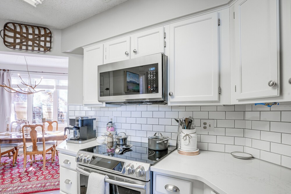 Modern Townhome at Wintergreen Resort
