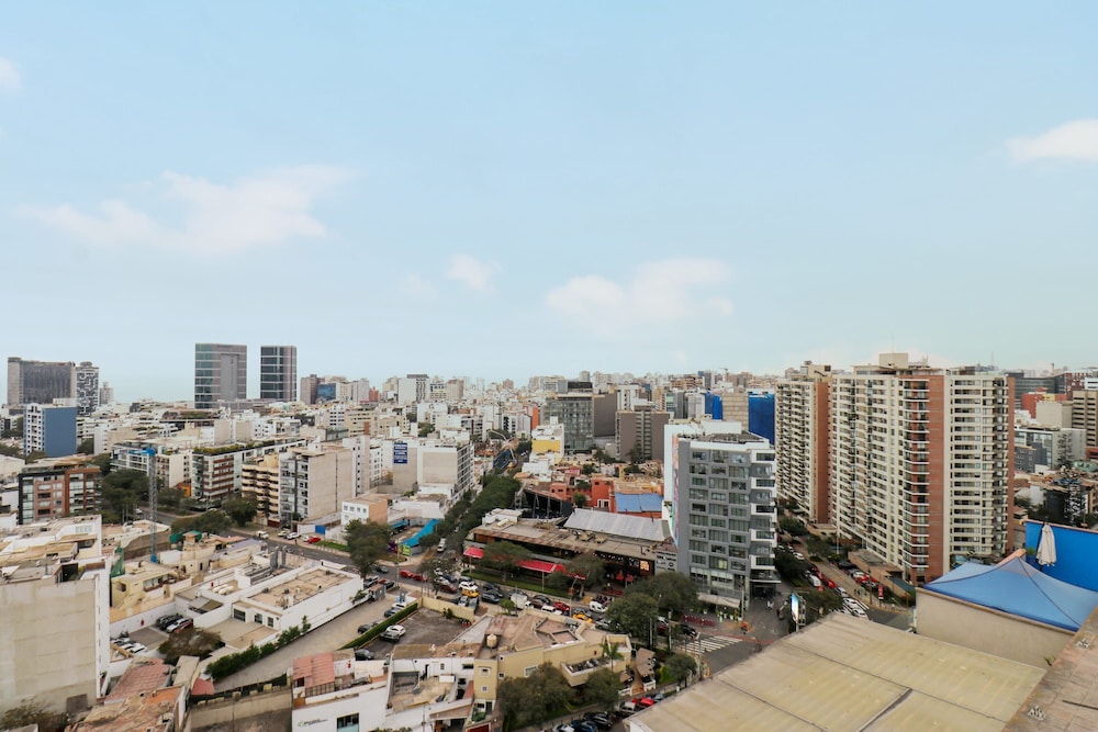 Elegant 3BR Duplex With Balcony in Miraflores