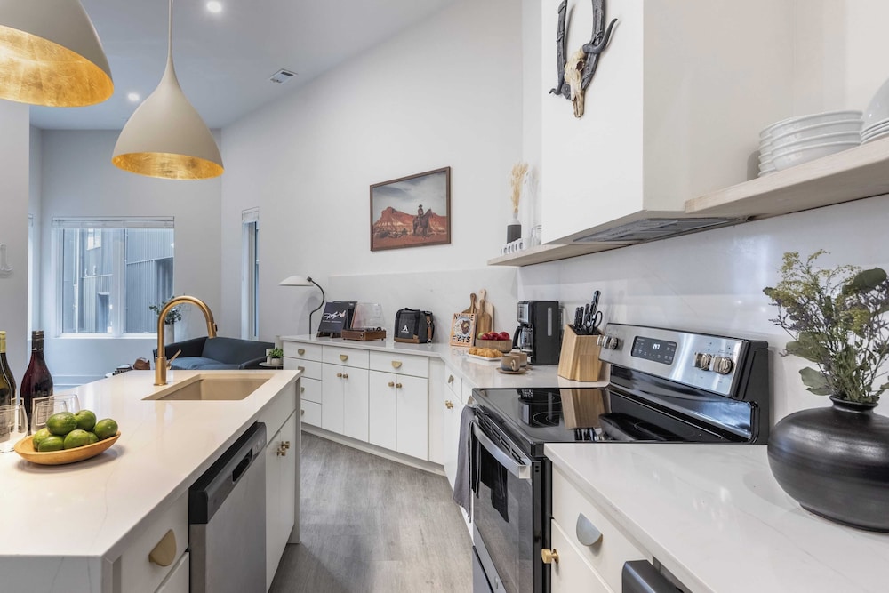 Sleeps 24 Rooftop, Game Room & Outdoor Spaces Just 10 Min to Broadway Outrider by Avantstay