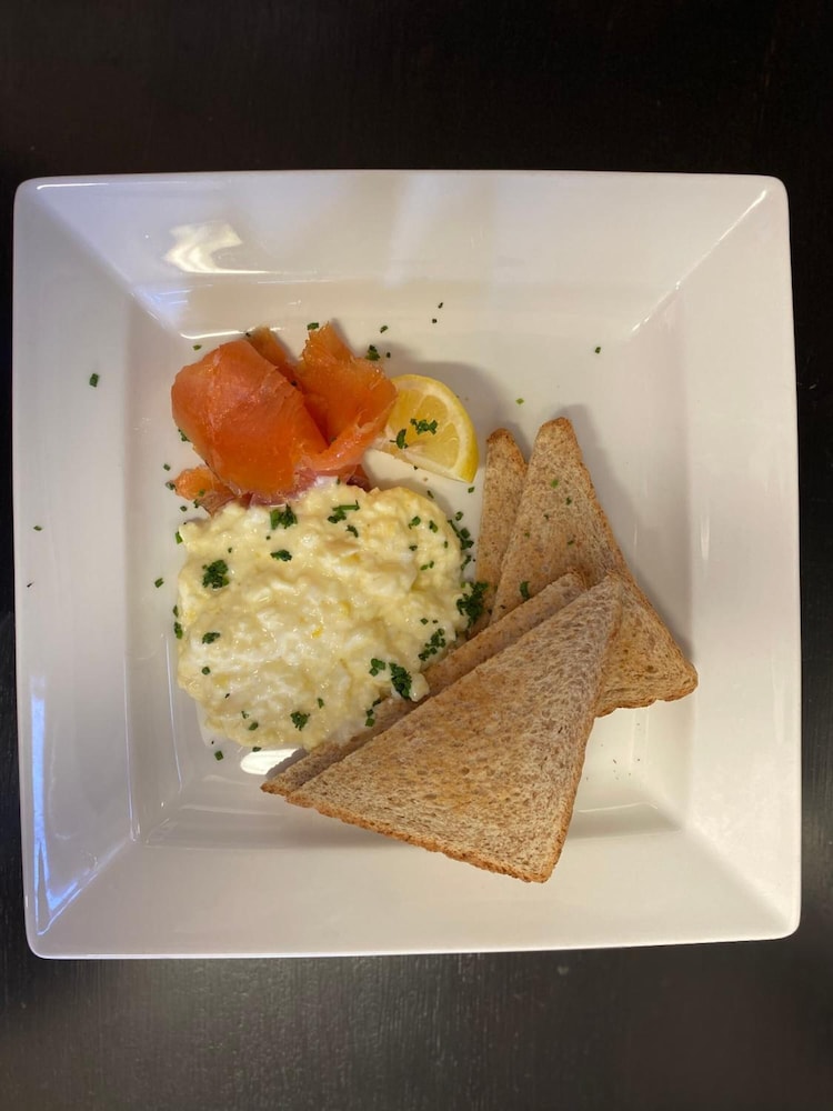 No.12 Hotel & Bistro