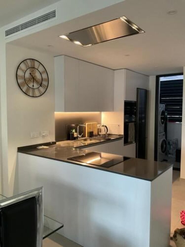 6 Guests - 3 Bedrooms - Private Garden - Pool