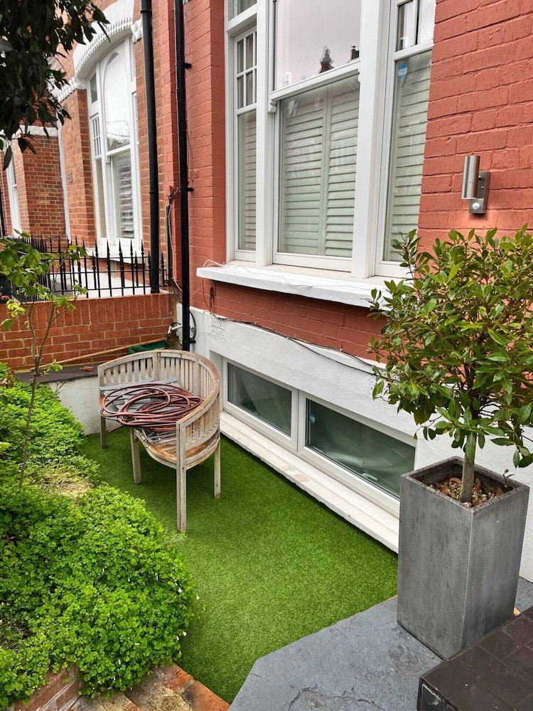 Peaceful 2 Bedroom Apartment in Affluent Fulham