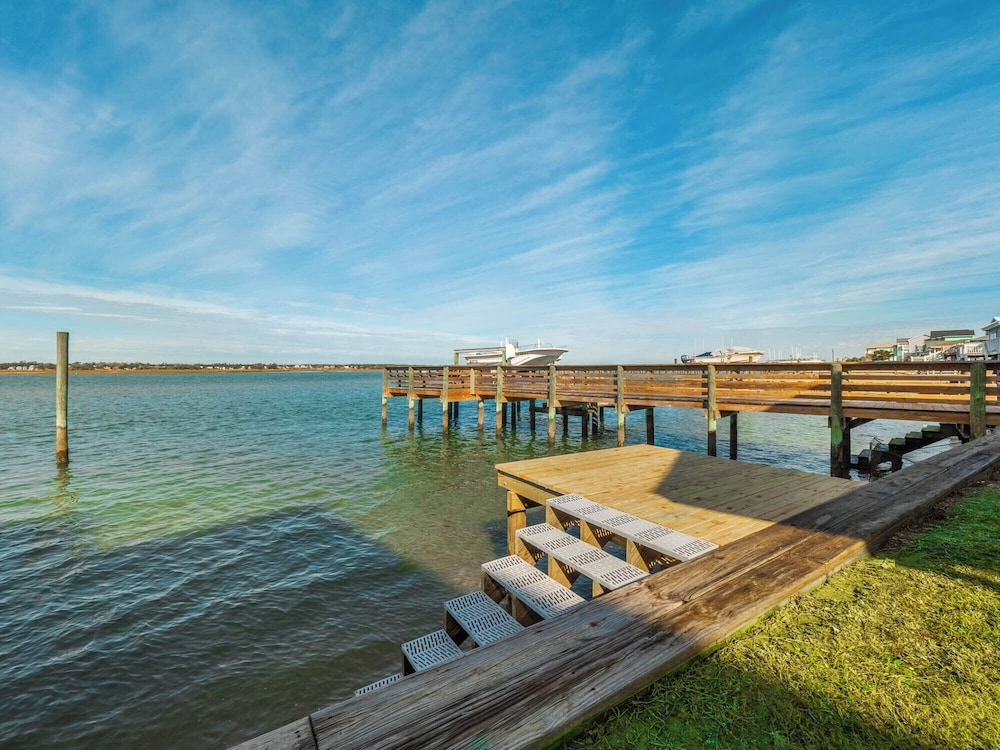 Seahorse Sound by Topsail Realty