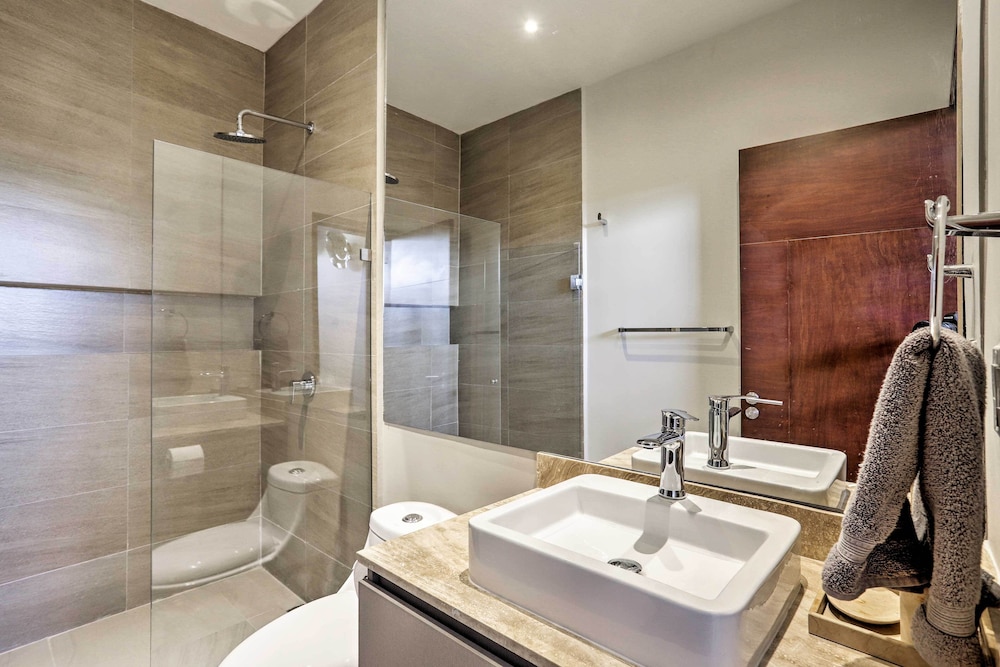 Luxe Cabo Condo w/ Ocean Views + Amenities!