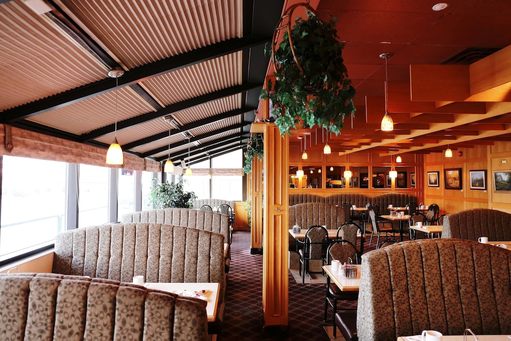 Tamarack Motor Inn