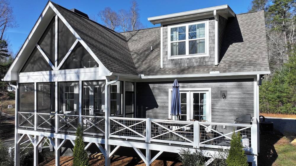 Scenic 4BR 2BA Lake Burton Home